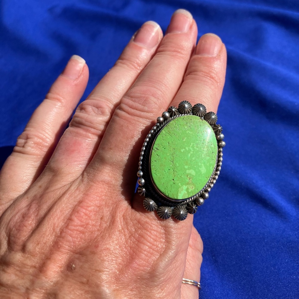Aaron Toadlena signed gaspeite sterling silver ring SZ 9